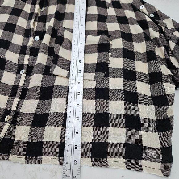 POL Crop Shirt Large Black Cream Plaid Flannel Button-Up Gorpcore Cabincore - Picture 6 of 11